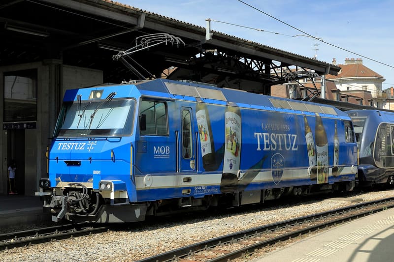 蒙特勒車站的金色山口列車